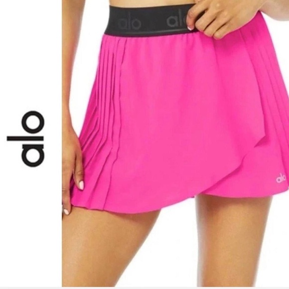 ALO Yoga Women's Bright Pink Skort - Picture 1 of 4